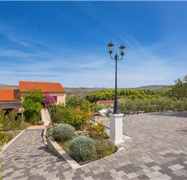 6 bedroom villa with pool in Milna, Brac Island sleeps 11